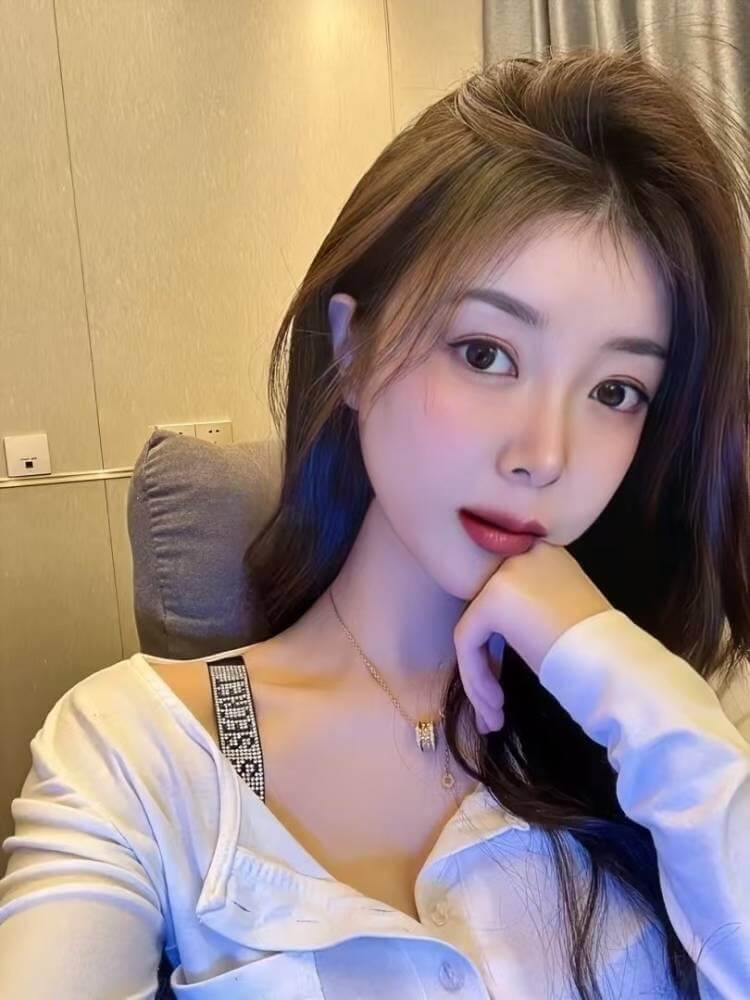 苹果社区黄金会所，今天早上老鸨